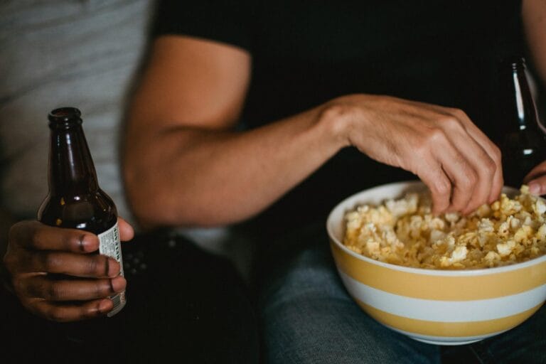 nhp how to stop snacking at night 4833629.jpg